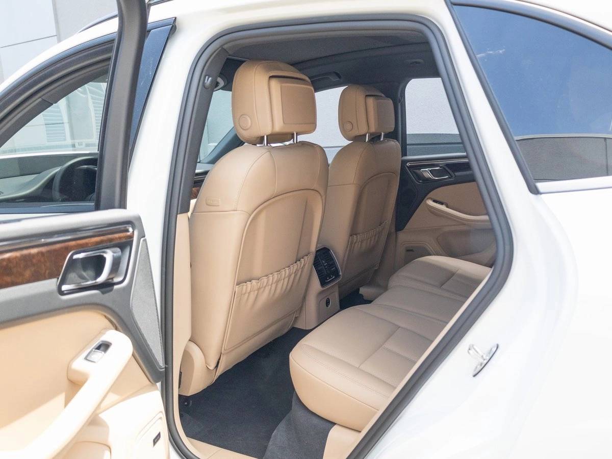 2025 Porsche Macan Base