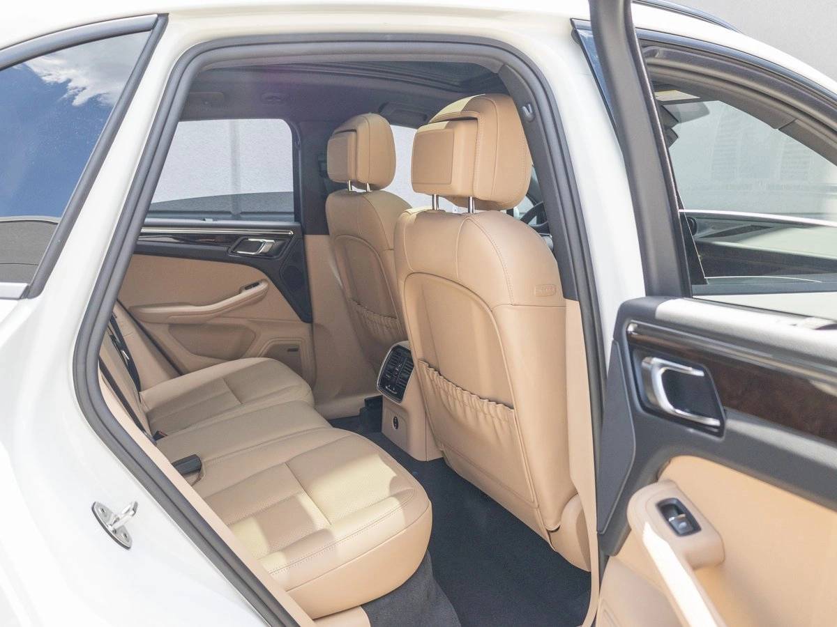 2025 Porsche Macan Base