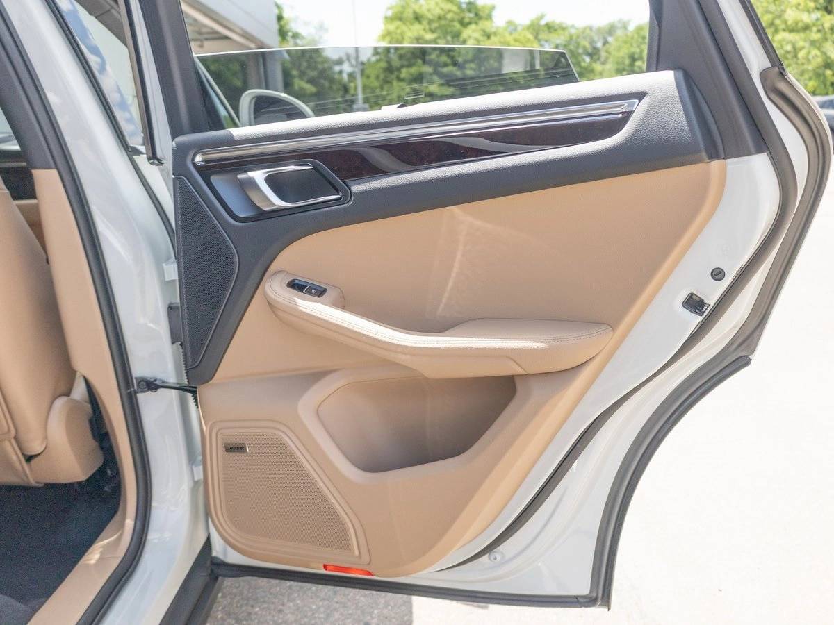 2025 Porsche Macan Base