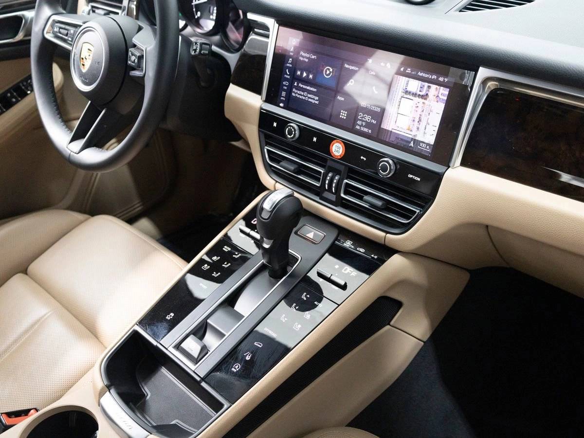 2025 Porsche Macan Base