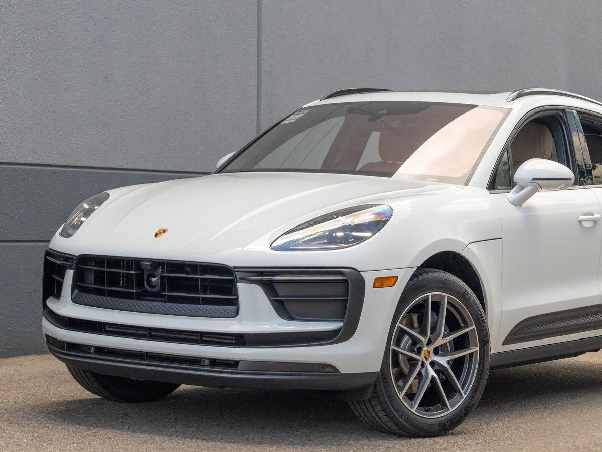 2025 Porsche Macan Base