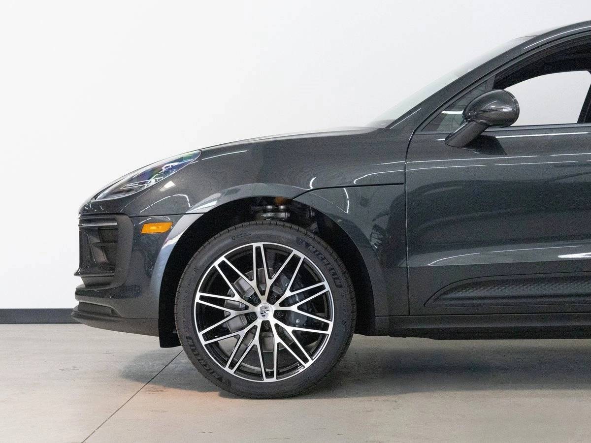 2026 Porsche Macan Base