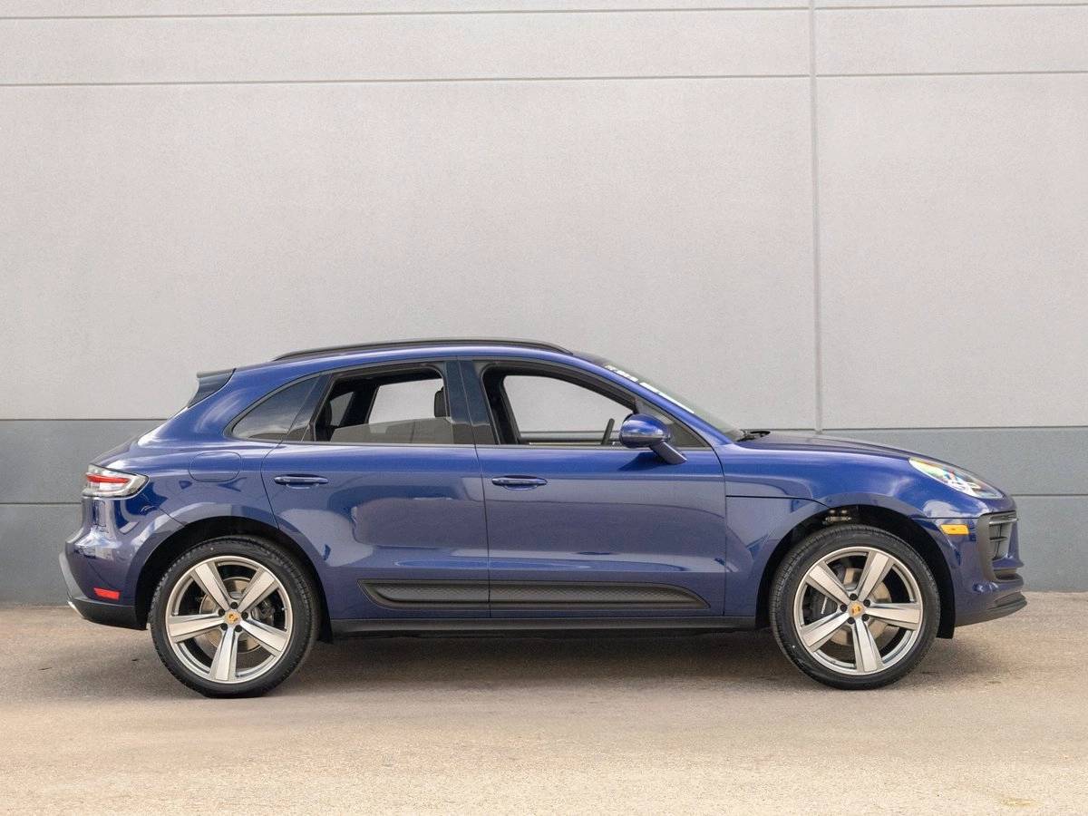 2025 Porsche Macan Base