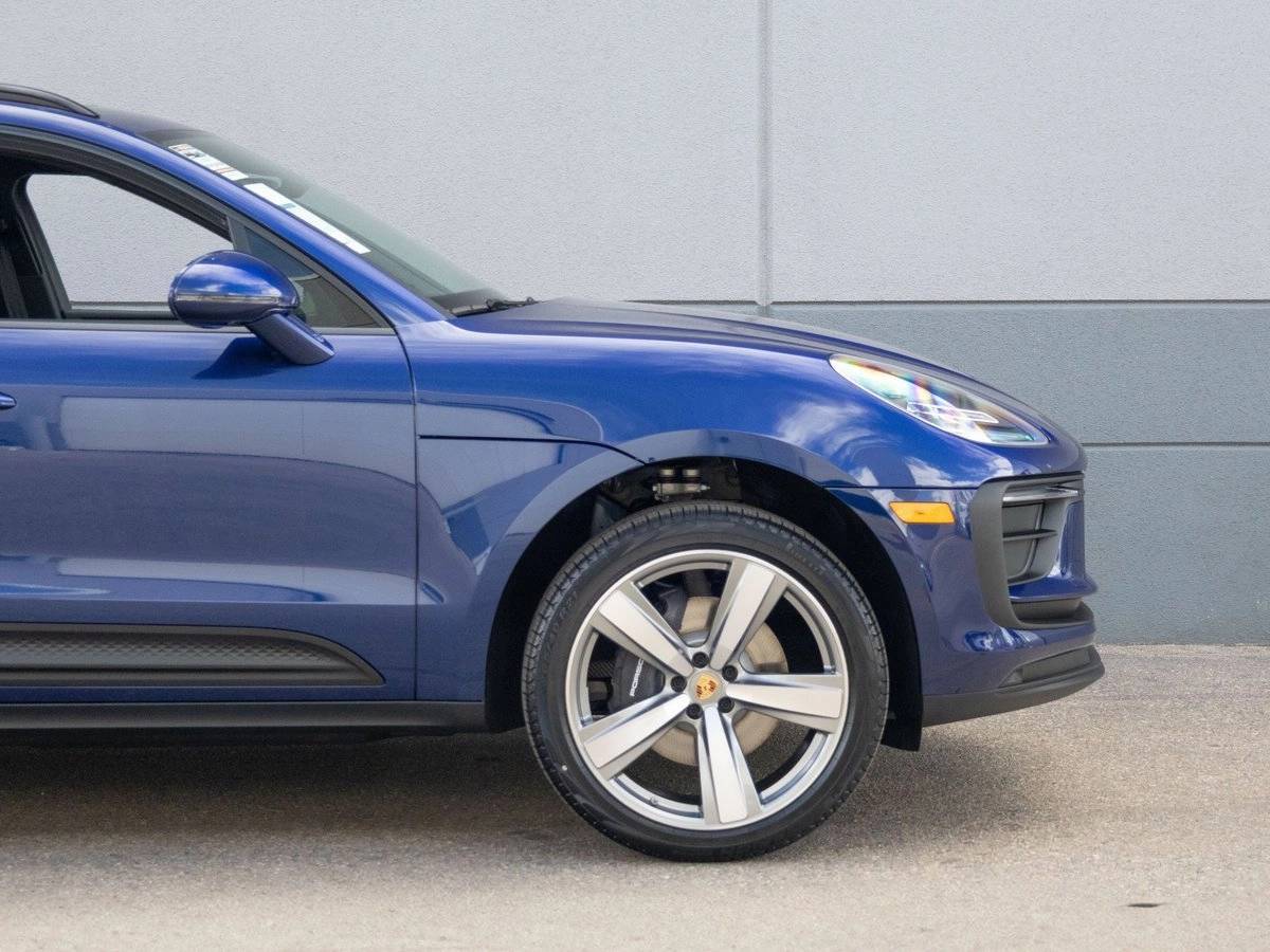 2025 Porsche Macan Base