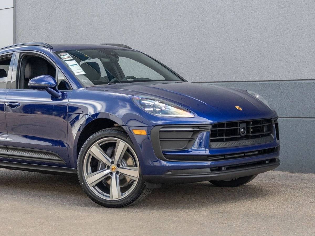 2025 Porsche Macan Base