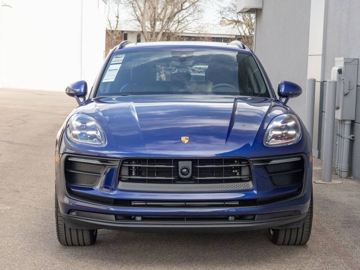 2025 Porsche Macan Base