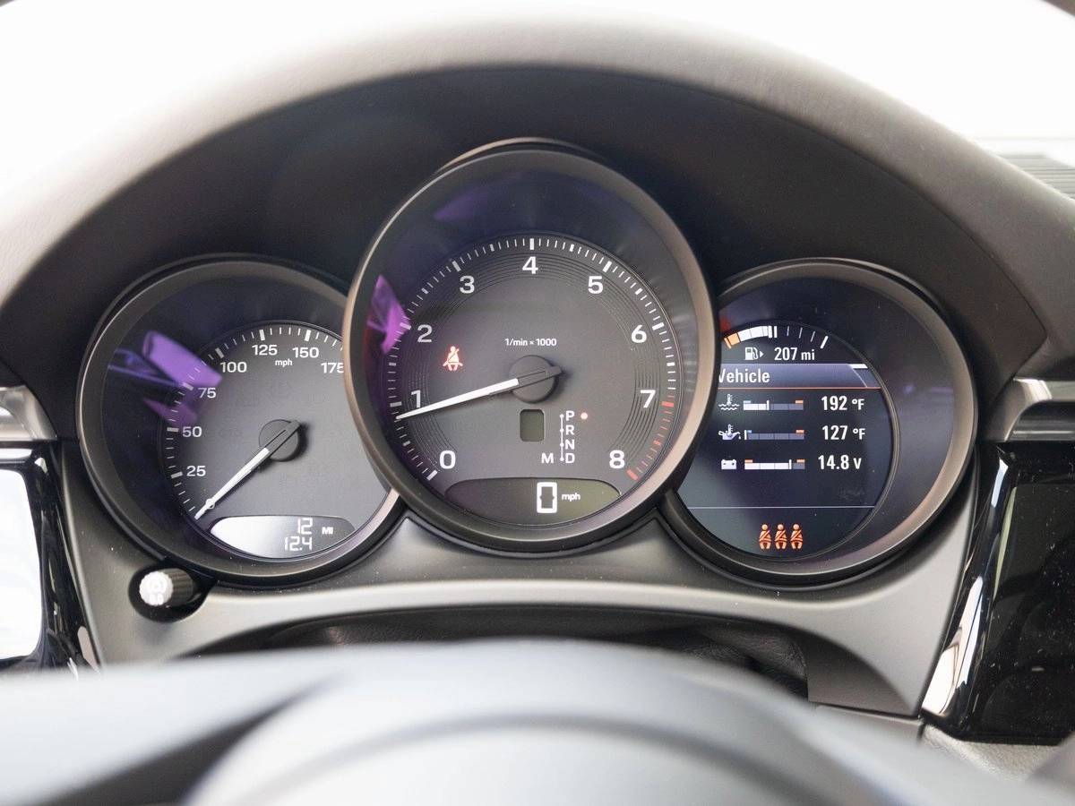 2025 Porsche Macan Base