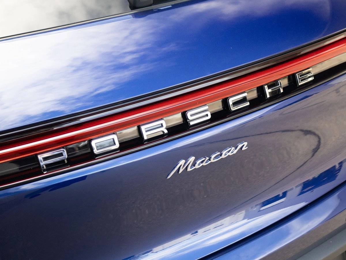 2025 Porsche Macan Base