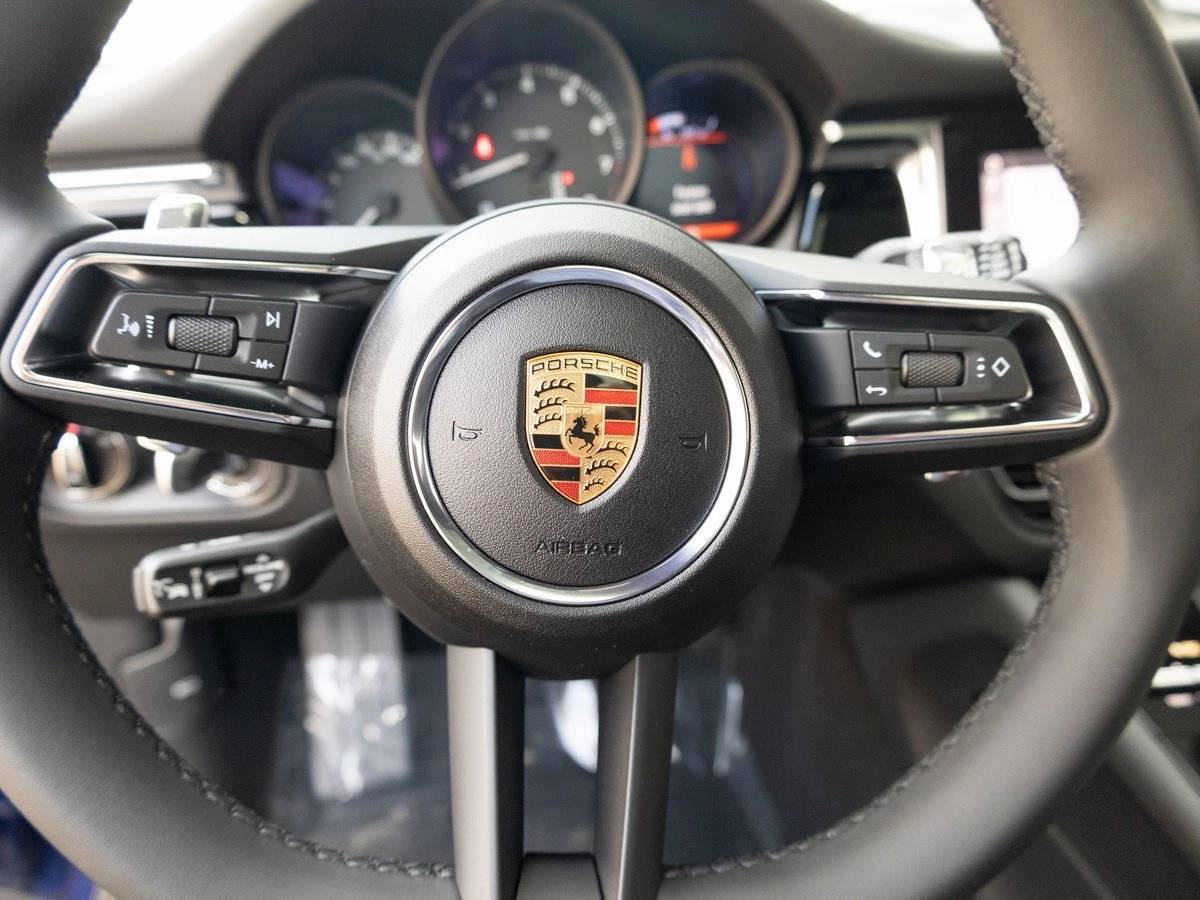 2025 Porsche Macan Base