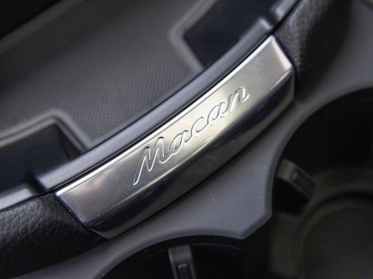 2025 Porsche Macan Base