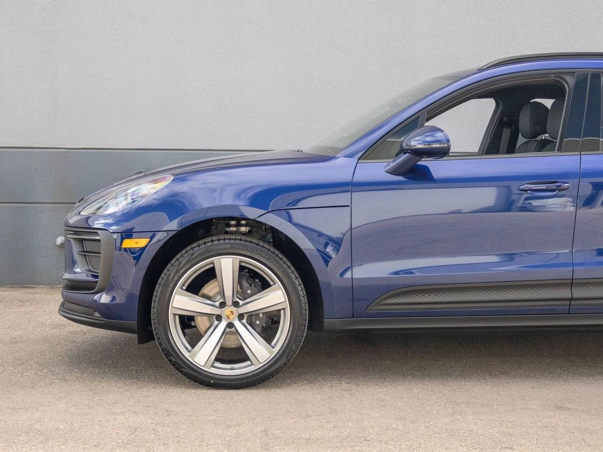 2025 Porsche Macan Base