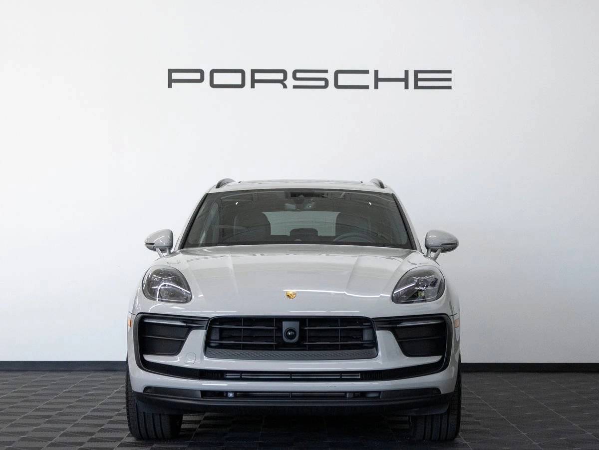 2026 Porsche Macan Macan