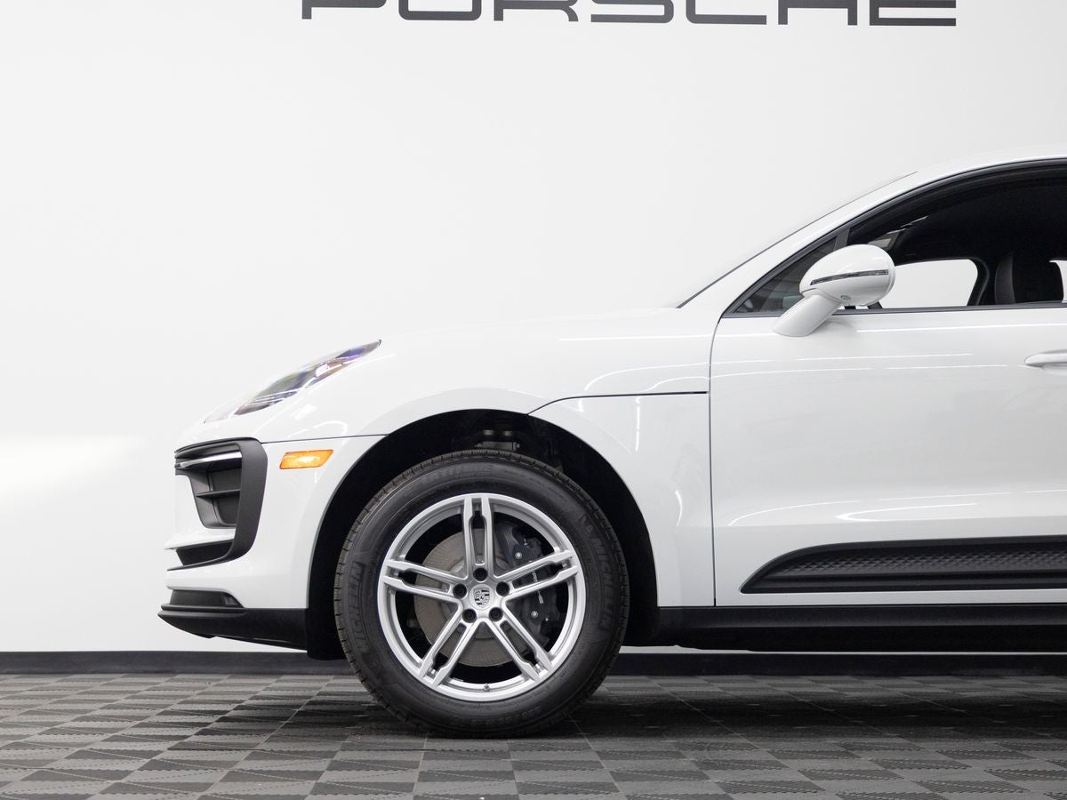 2026 Porsche Macan Base