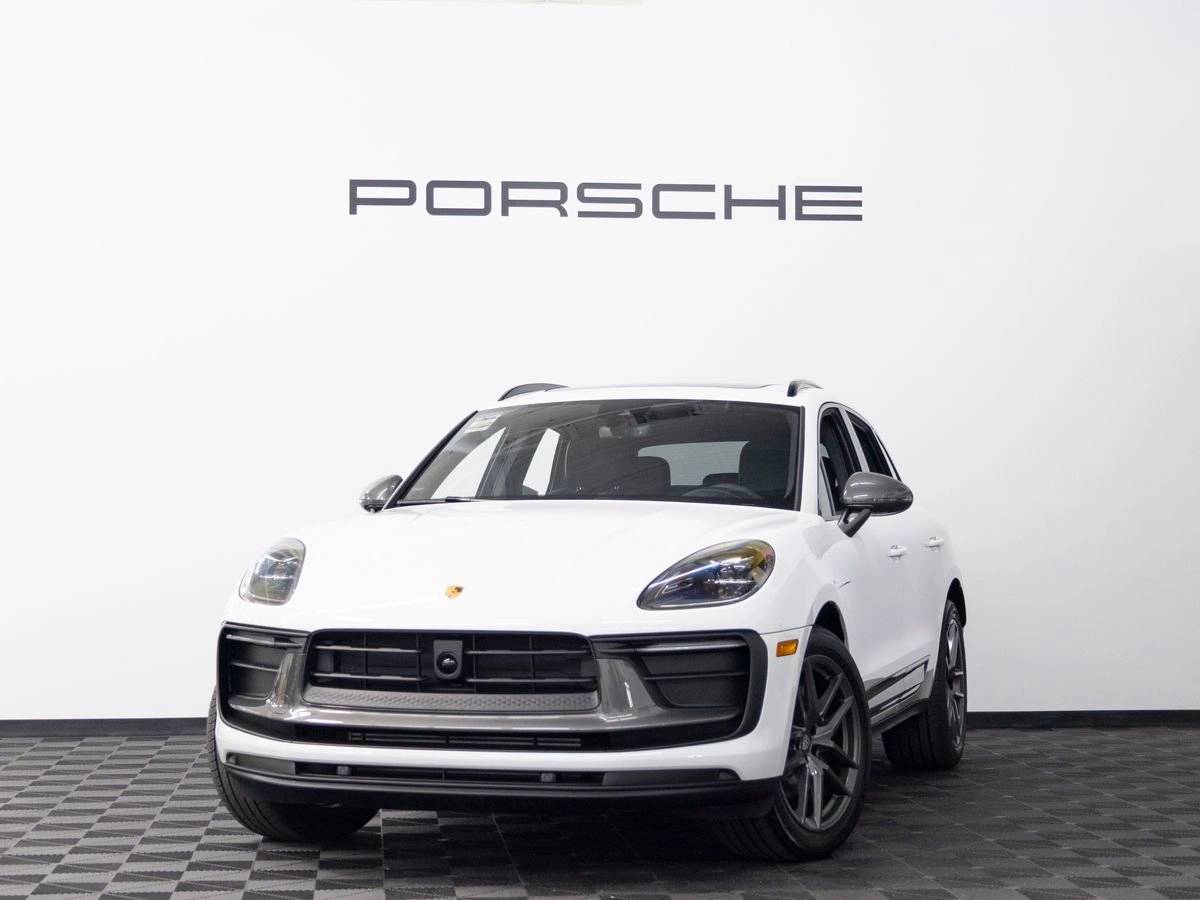 2026 Porsche Macan Base