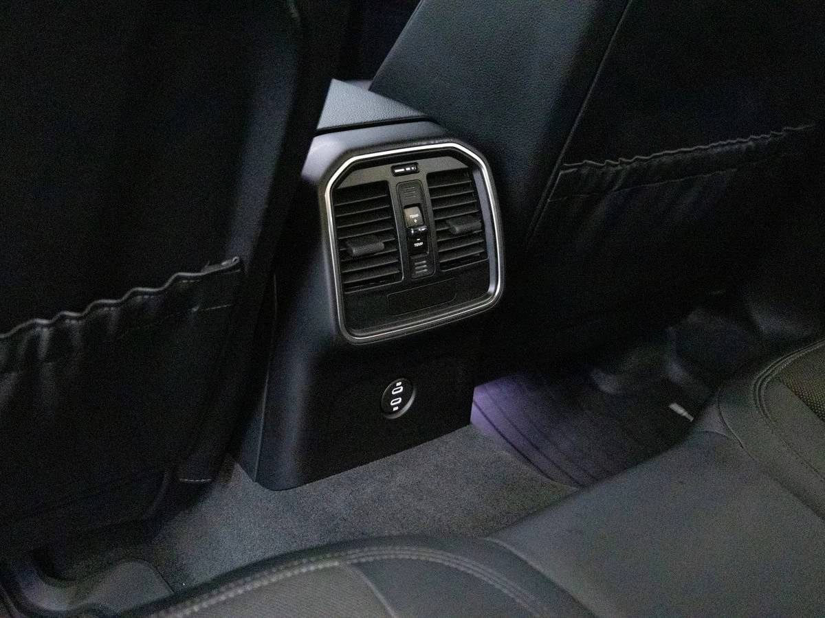 2025 Porsche Macan Macan