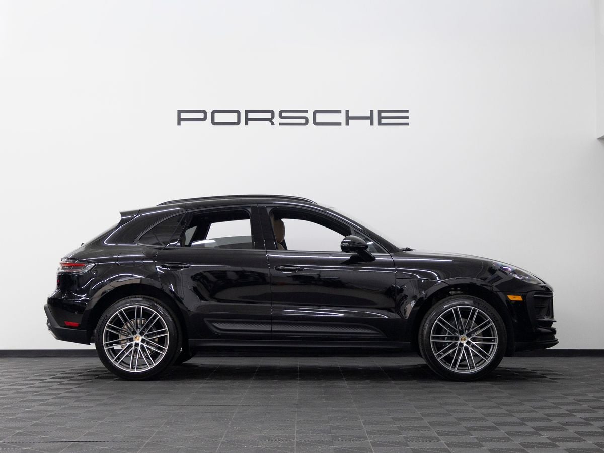 2026 Porsche Macan Base