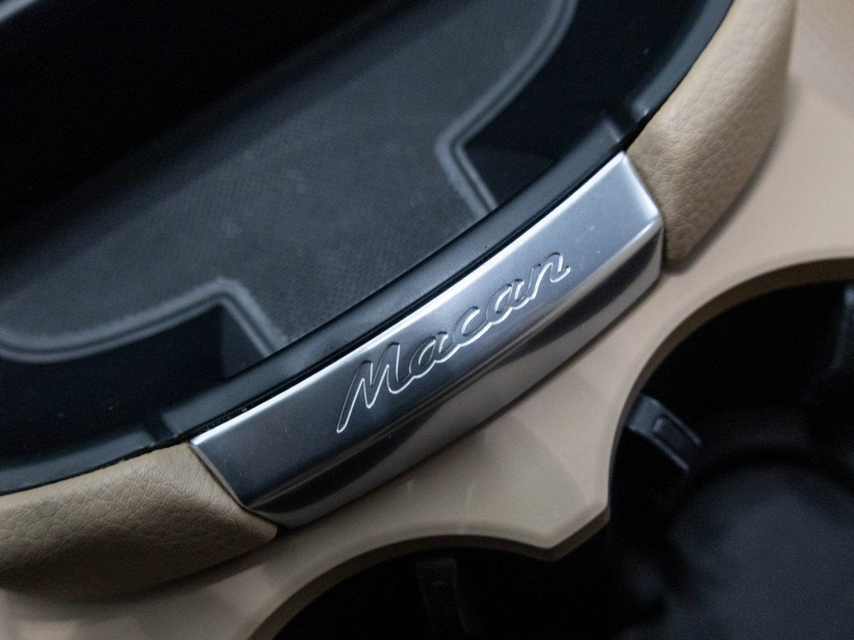 2023 Porsche Macan Base