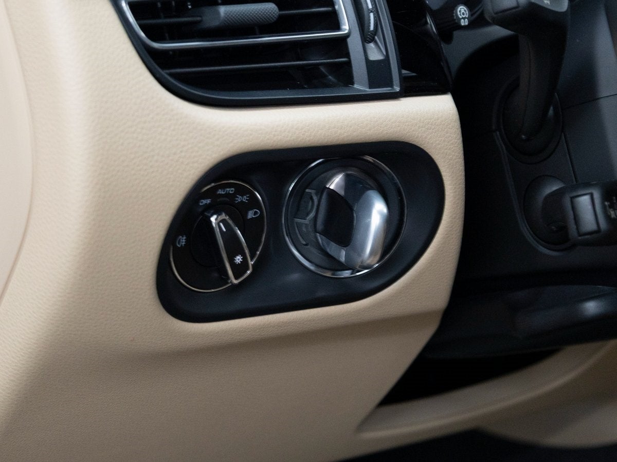 2023 Porsche Macan Base