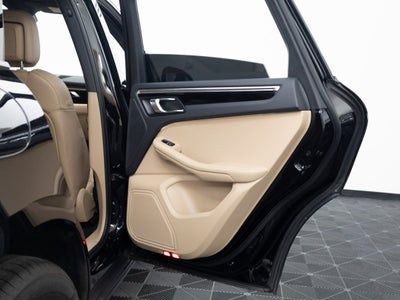 2023 Porsche Macan Base