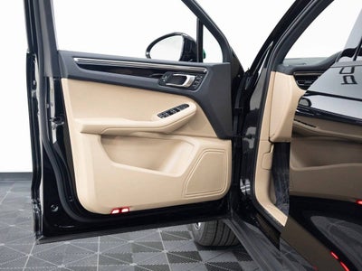 2023 Porsche Macan Base