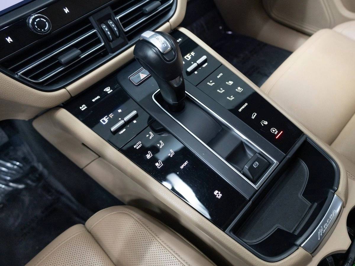 2023 Porsche Macan Base