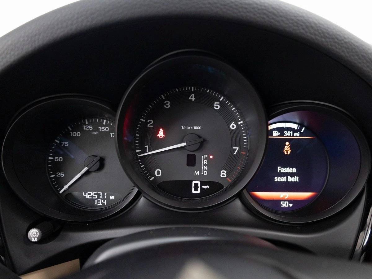 2023 Porsche Macan Base