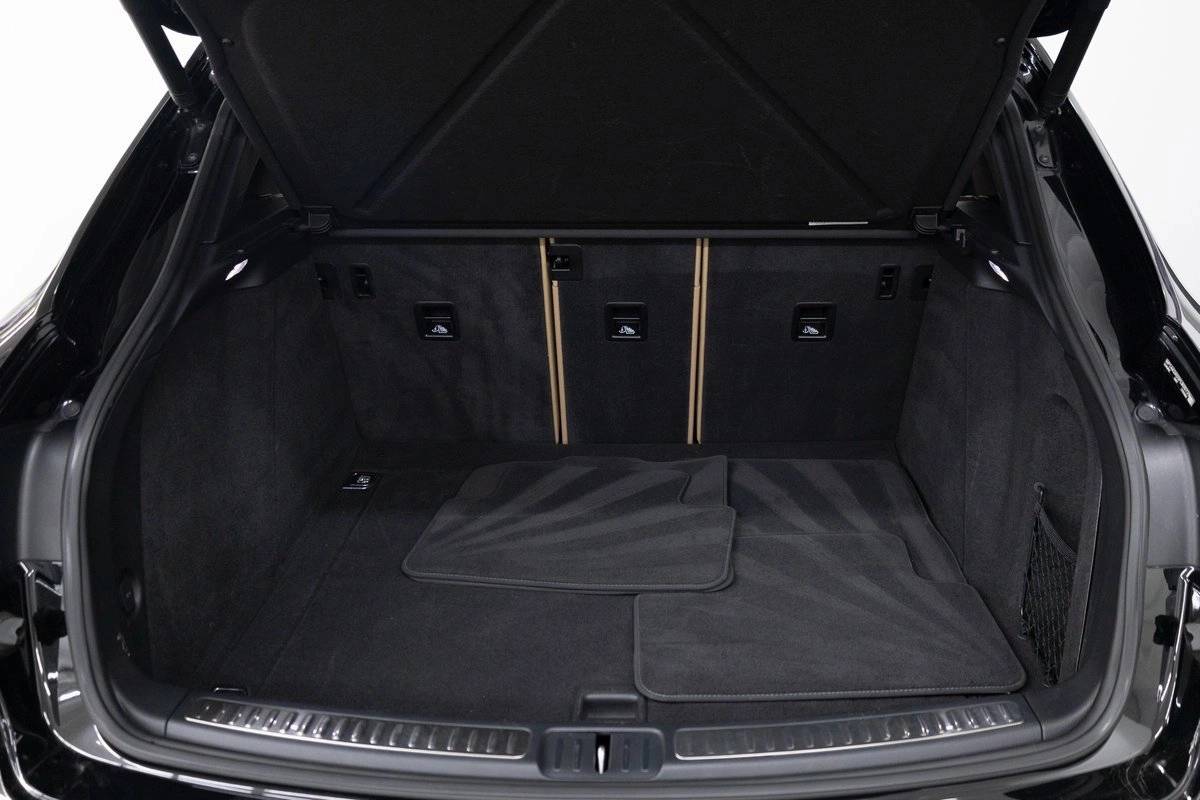 2023 Porsche Macan Base