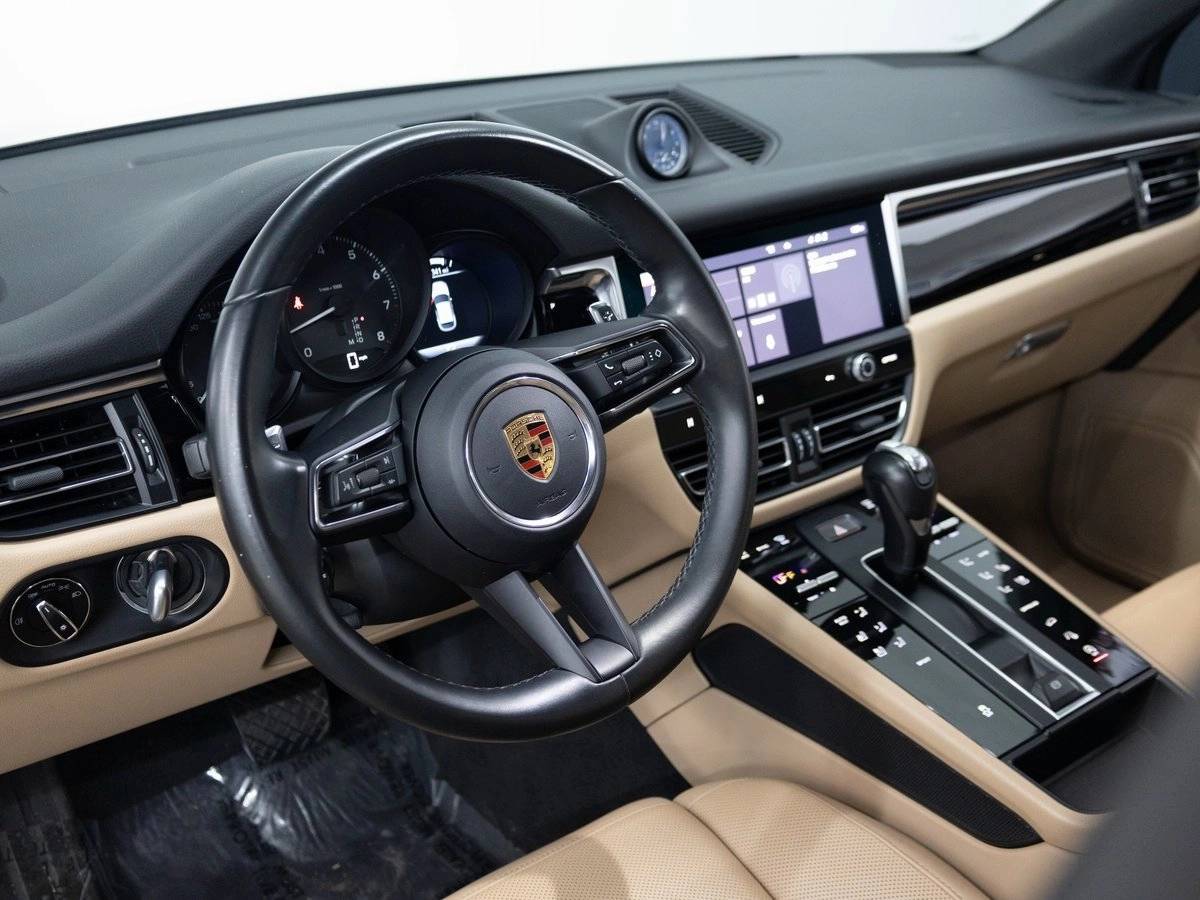 2023 Porsche Macan Base