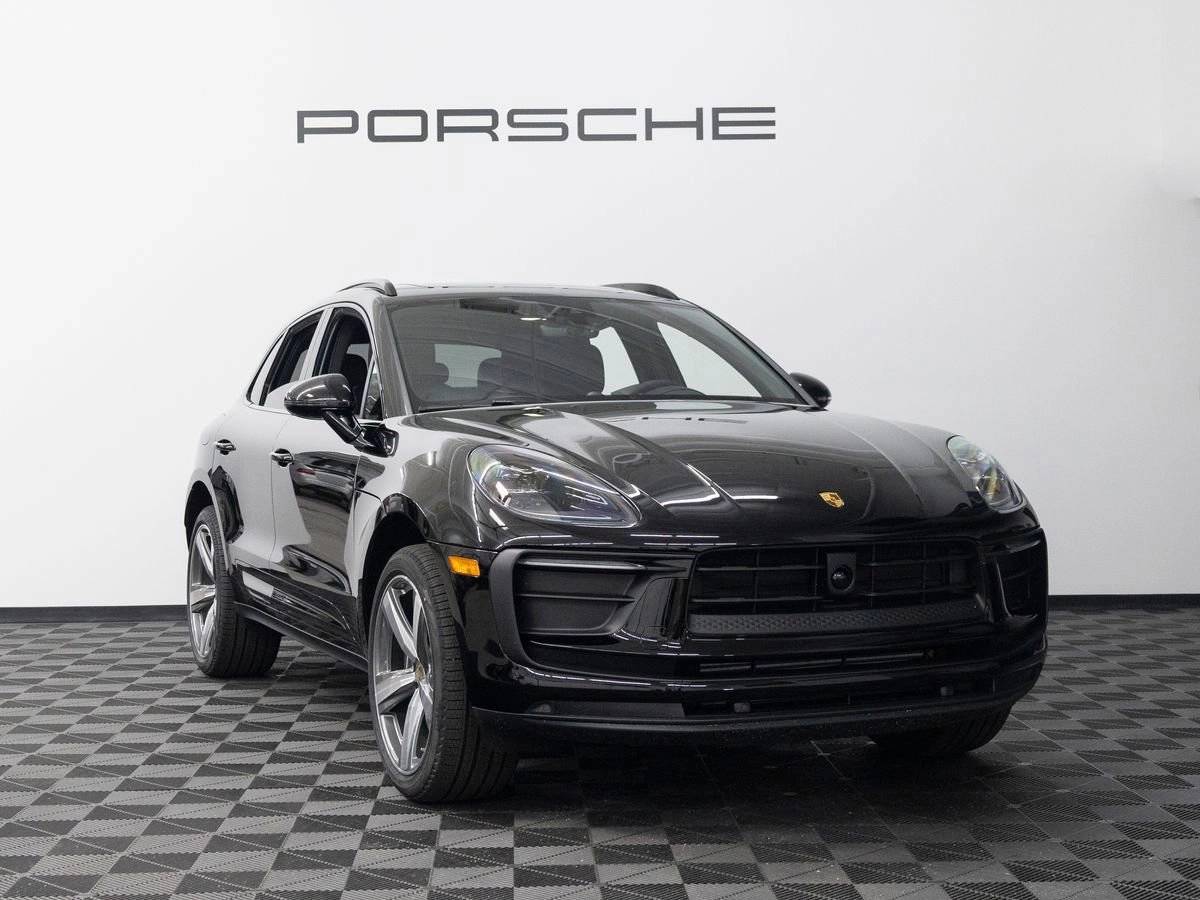 2026 Porsche Macan Base