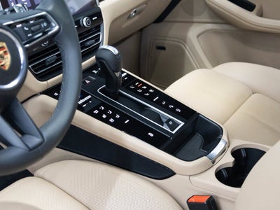 2025 Porsche Macan Base