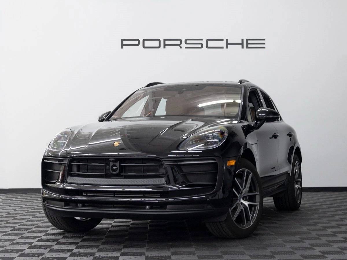 2025 Porsche Macan Base