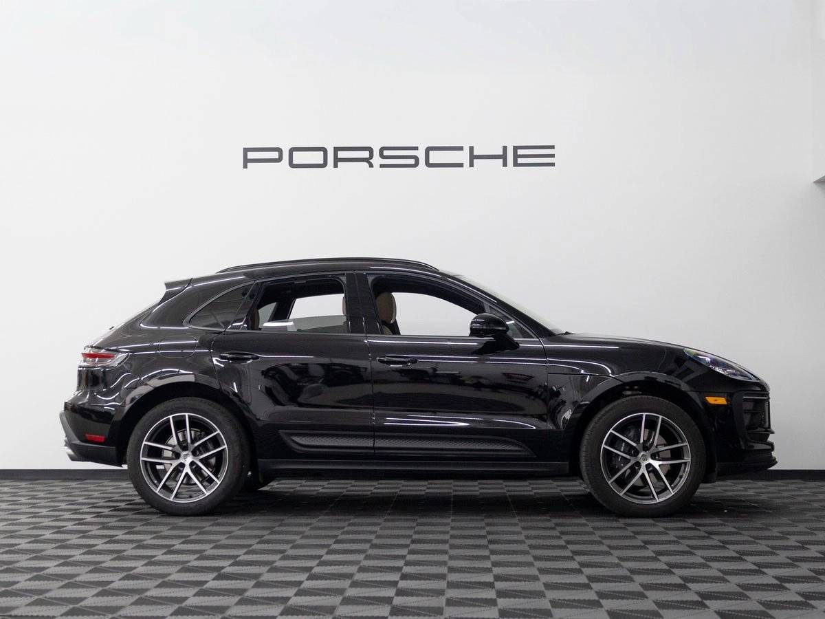 2025 Porsche Macan Base