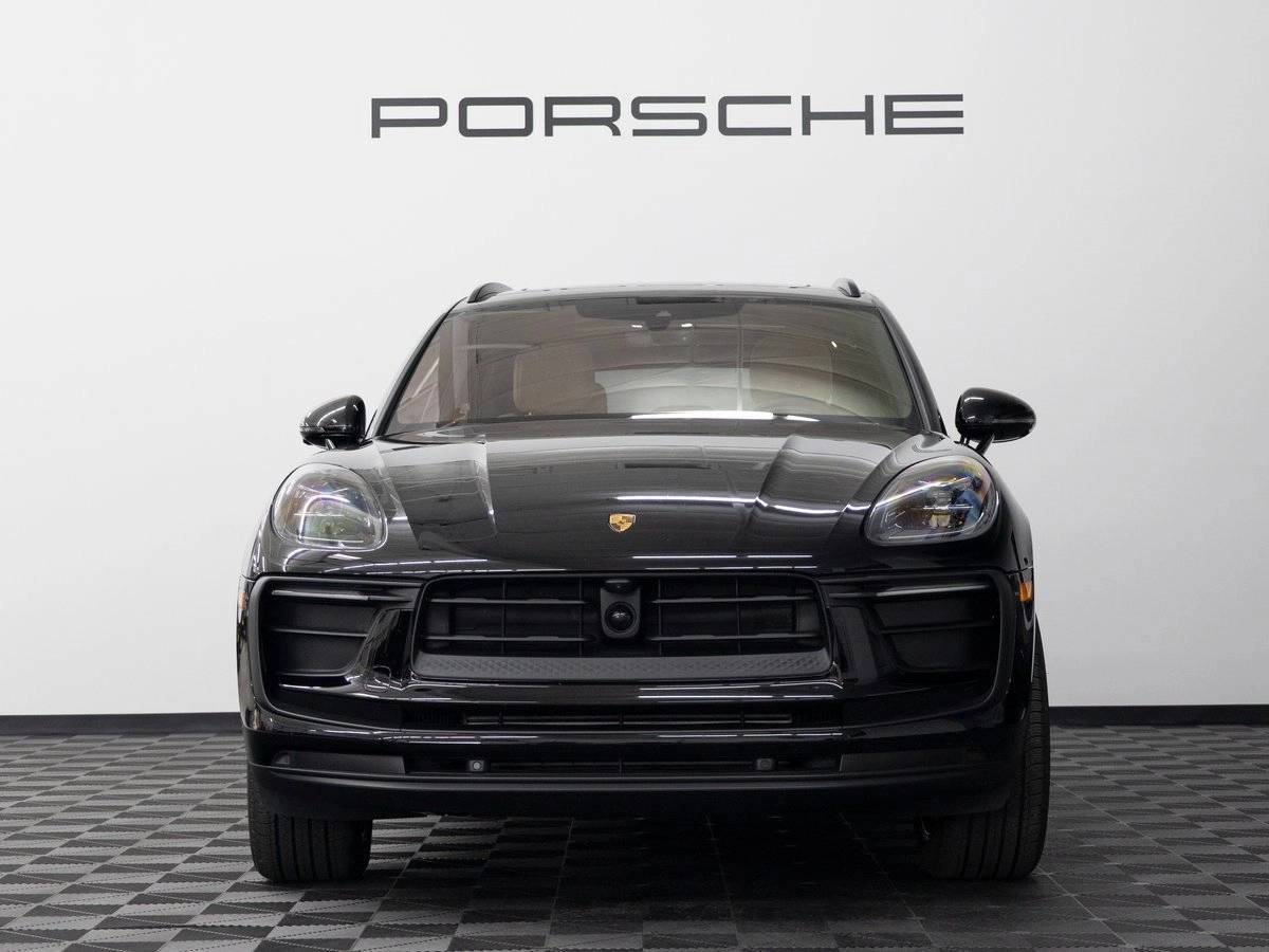 2025 Porsche Macan Base