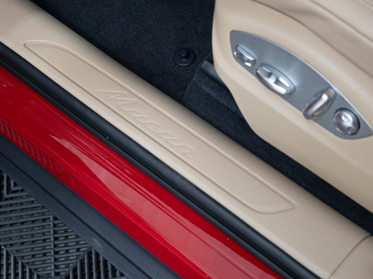 2026 Porsche Macan Base