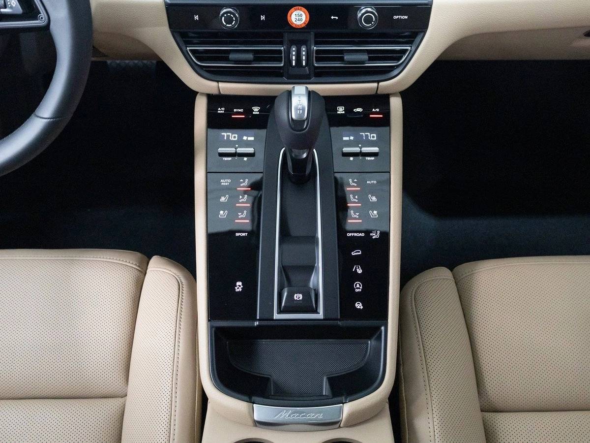 2026 Porsche Macan Base