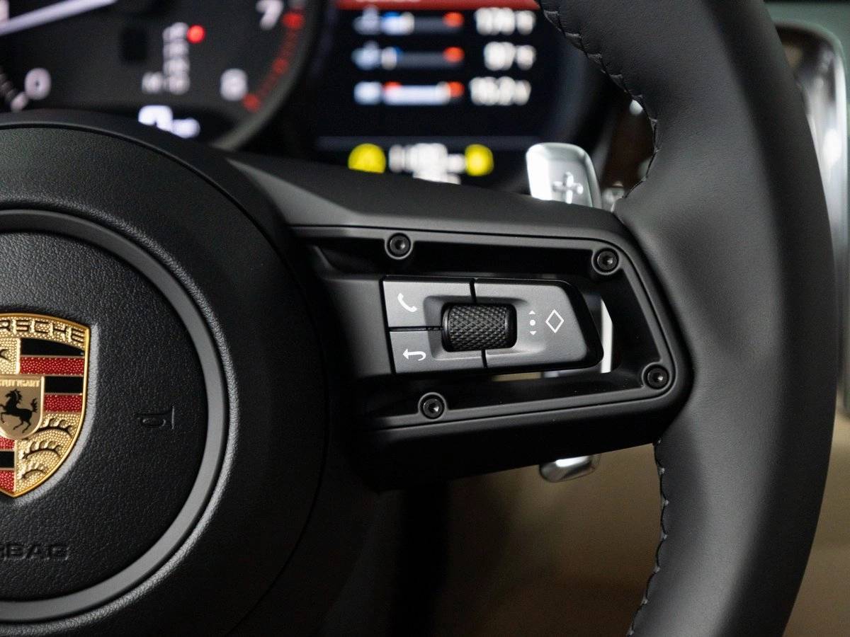 2026 Porsche Macan Base