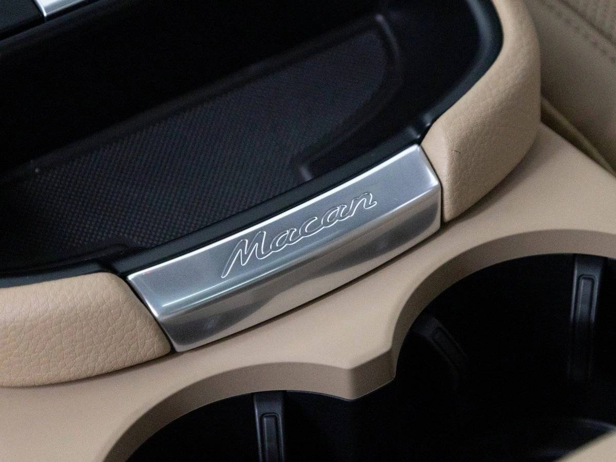 2026 Porsche Macan Base