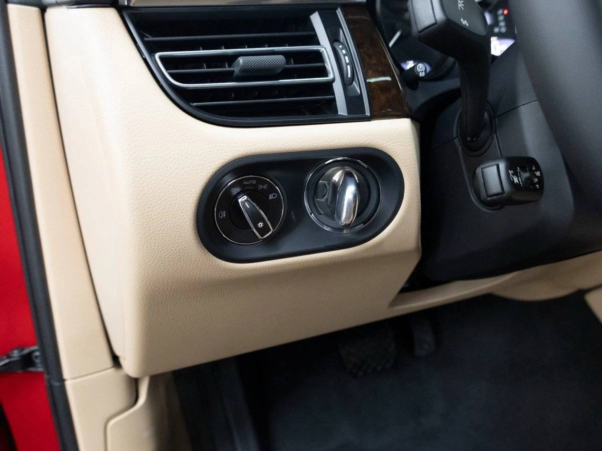 2026 Porsche Macan Base