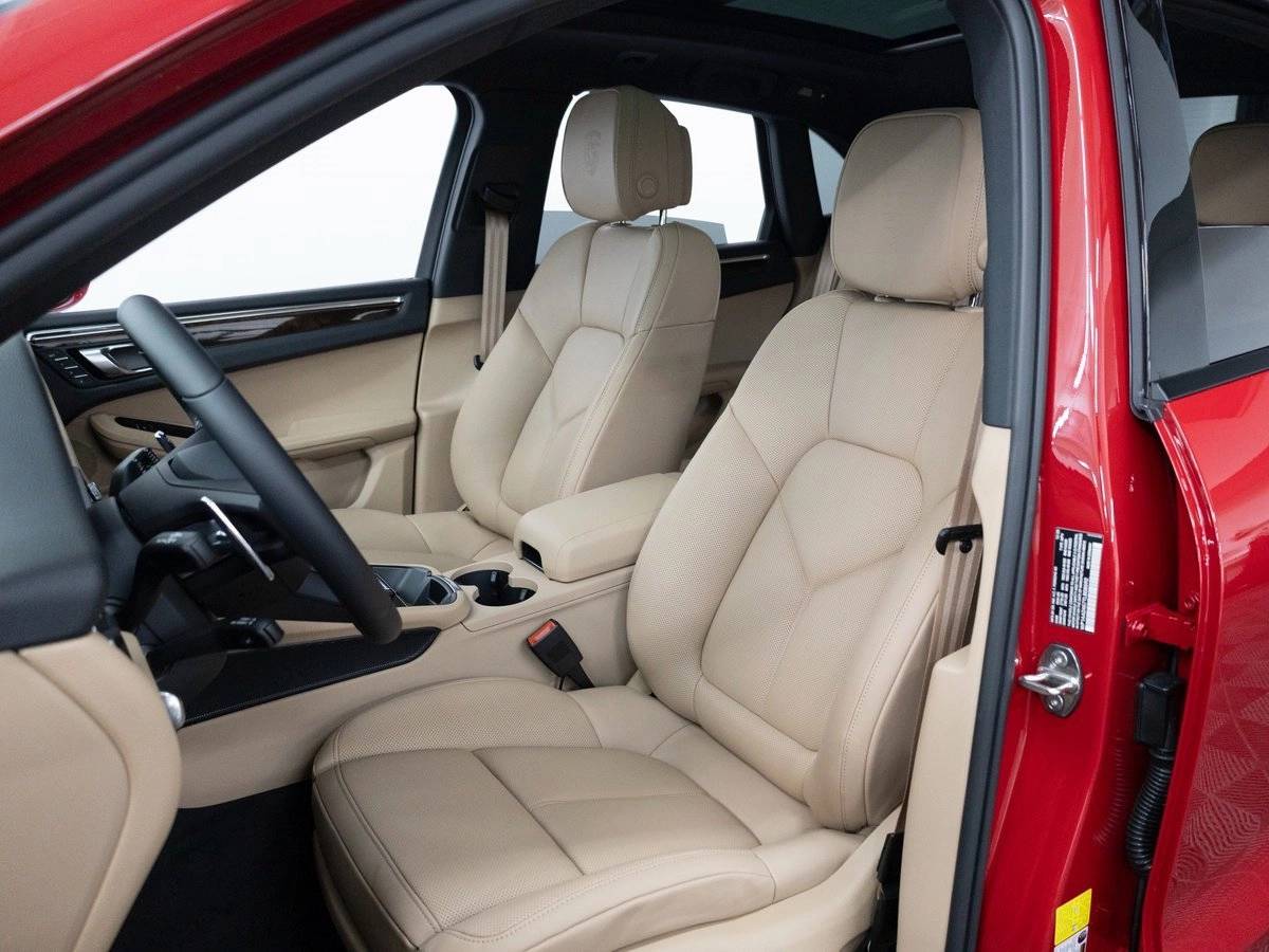 2026 Porsche Macan Base