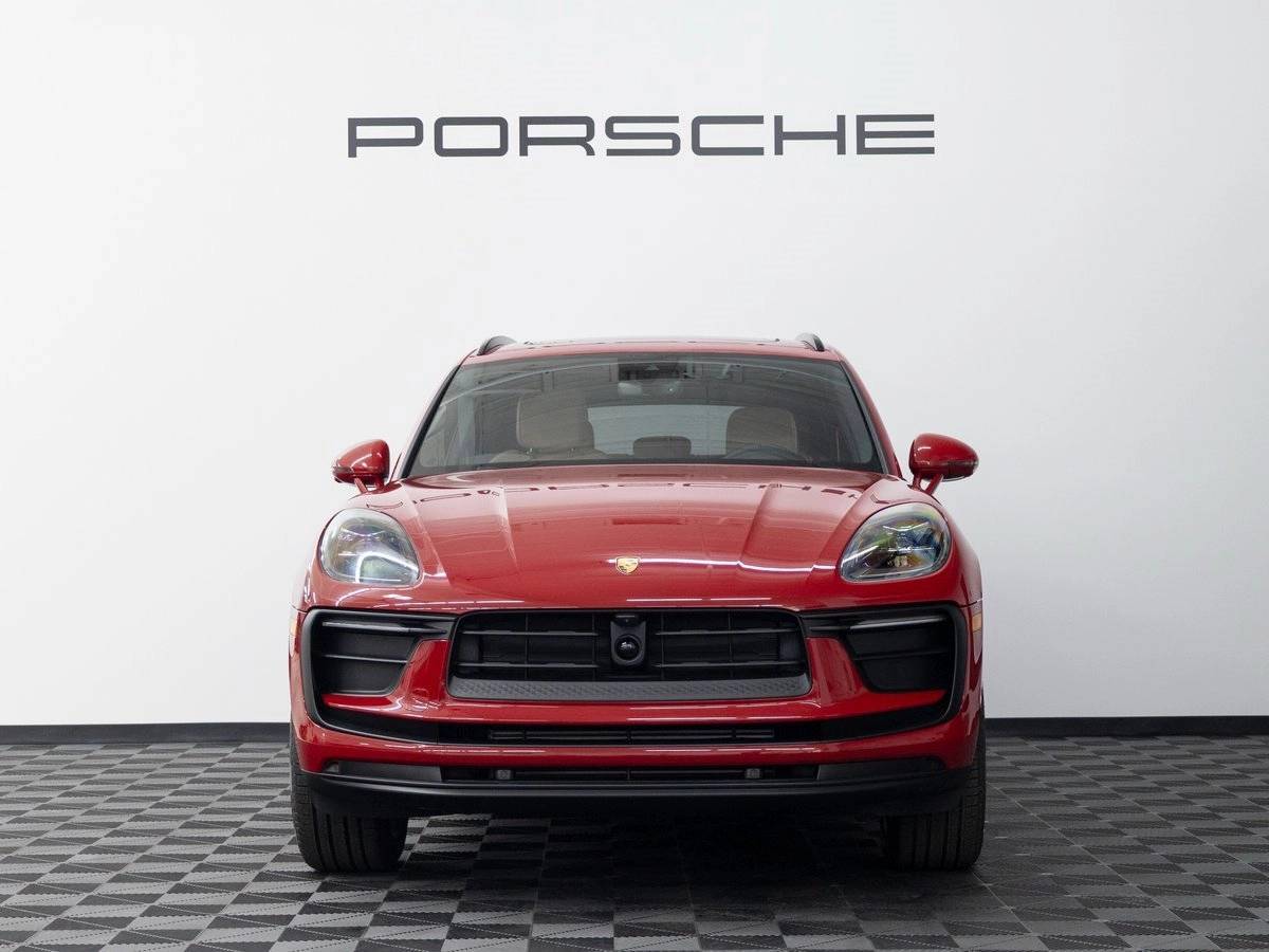 2026 Porsche Macan Base