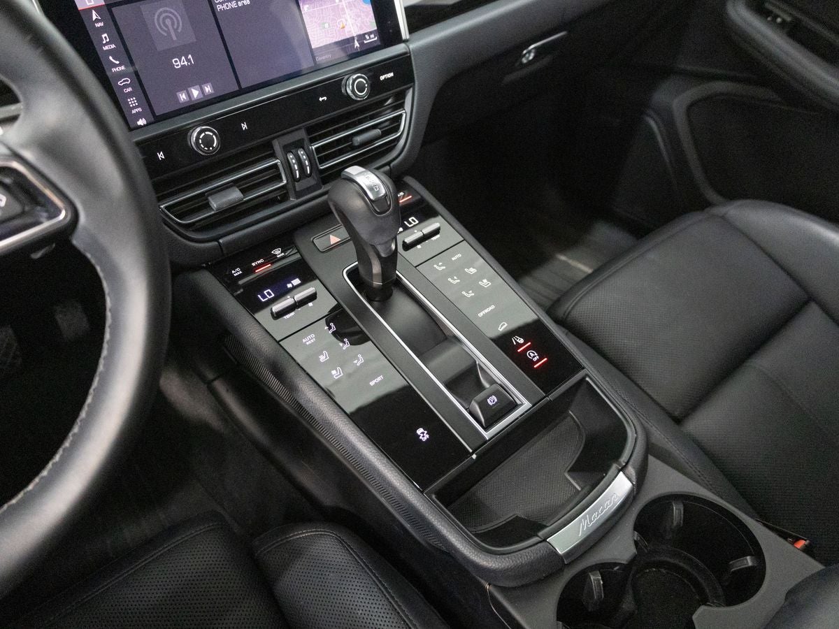 2023 Porsche Macan Base