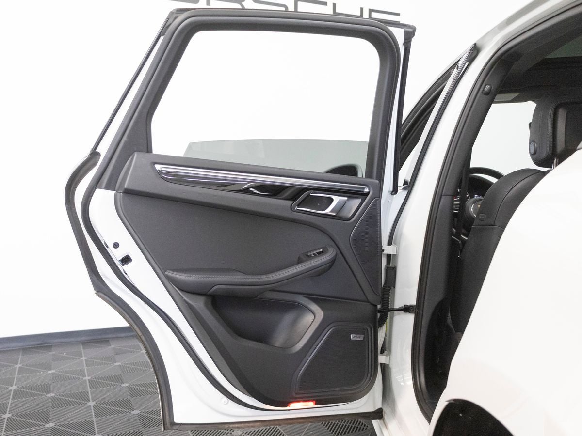 2023 Porsche Macan Base