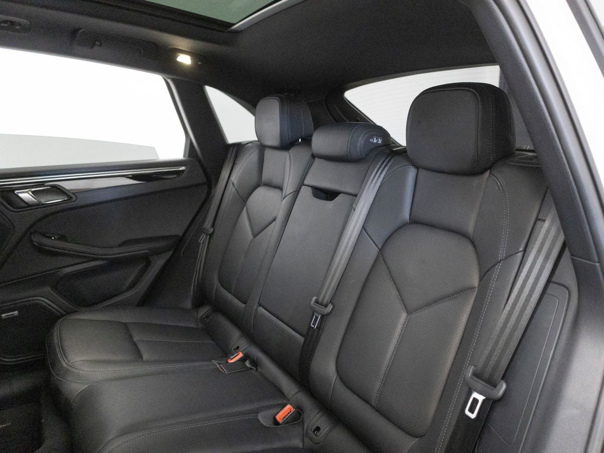 2023 Porsche Macan Base