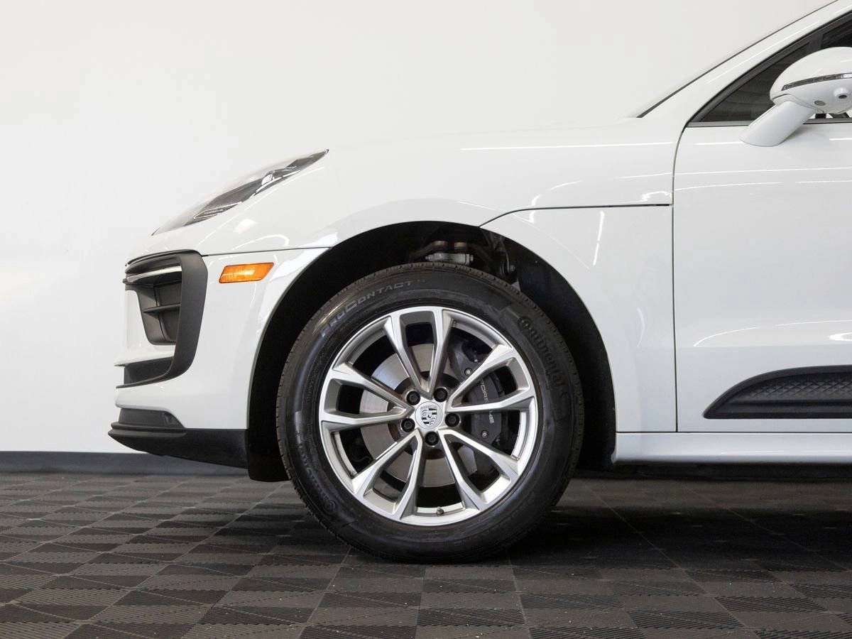 2023 Porsche Macan Base