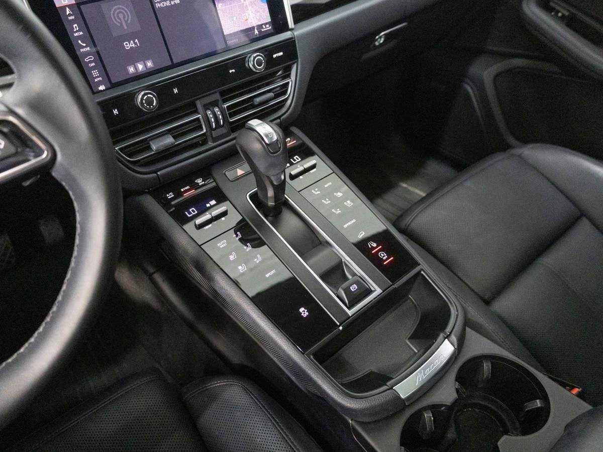2023 Porsche Macan Base