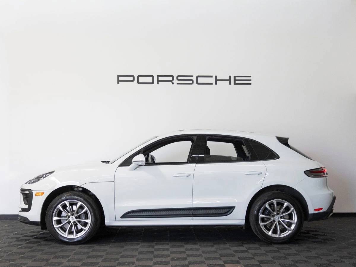2023 Porsche Macan Base