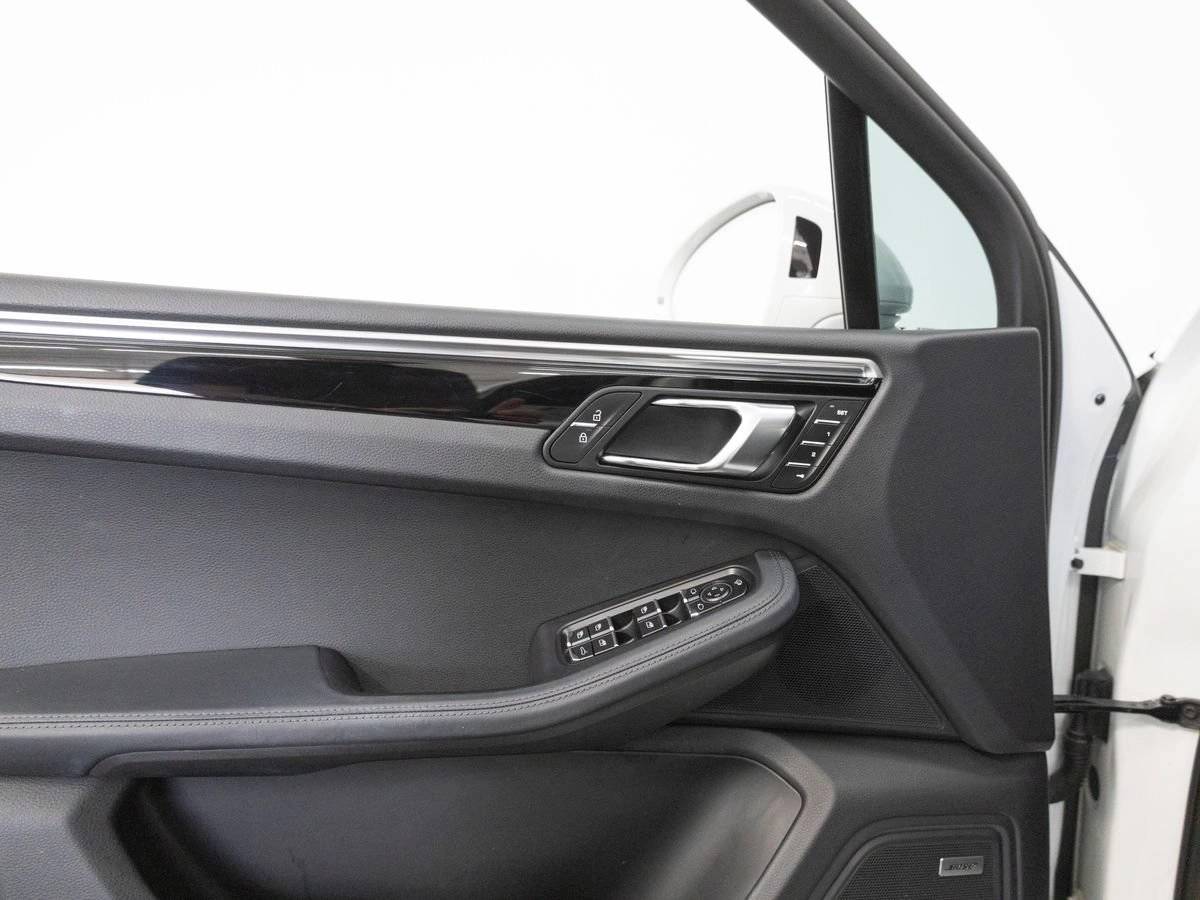 2023 Porsche Macan Base