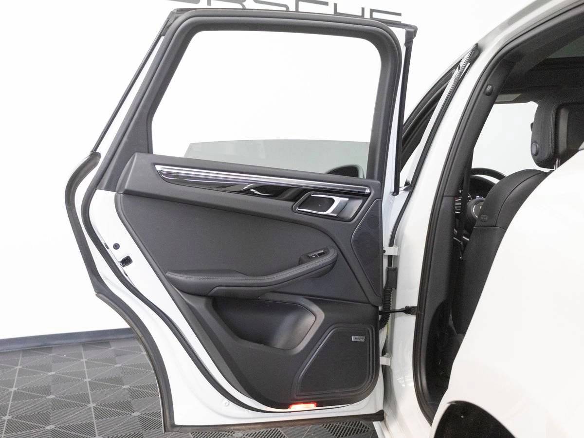 2023 Porsche Macan Base