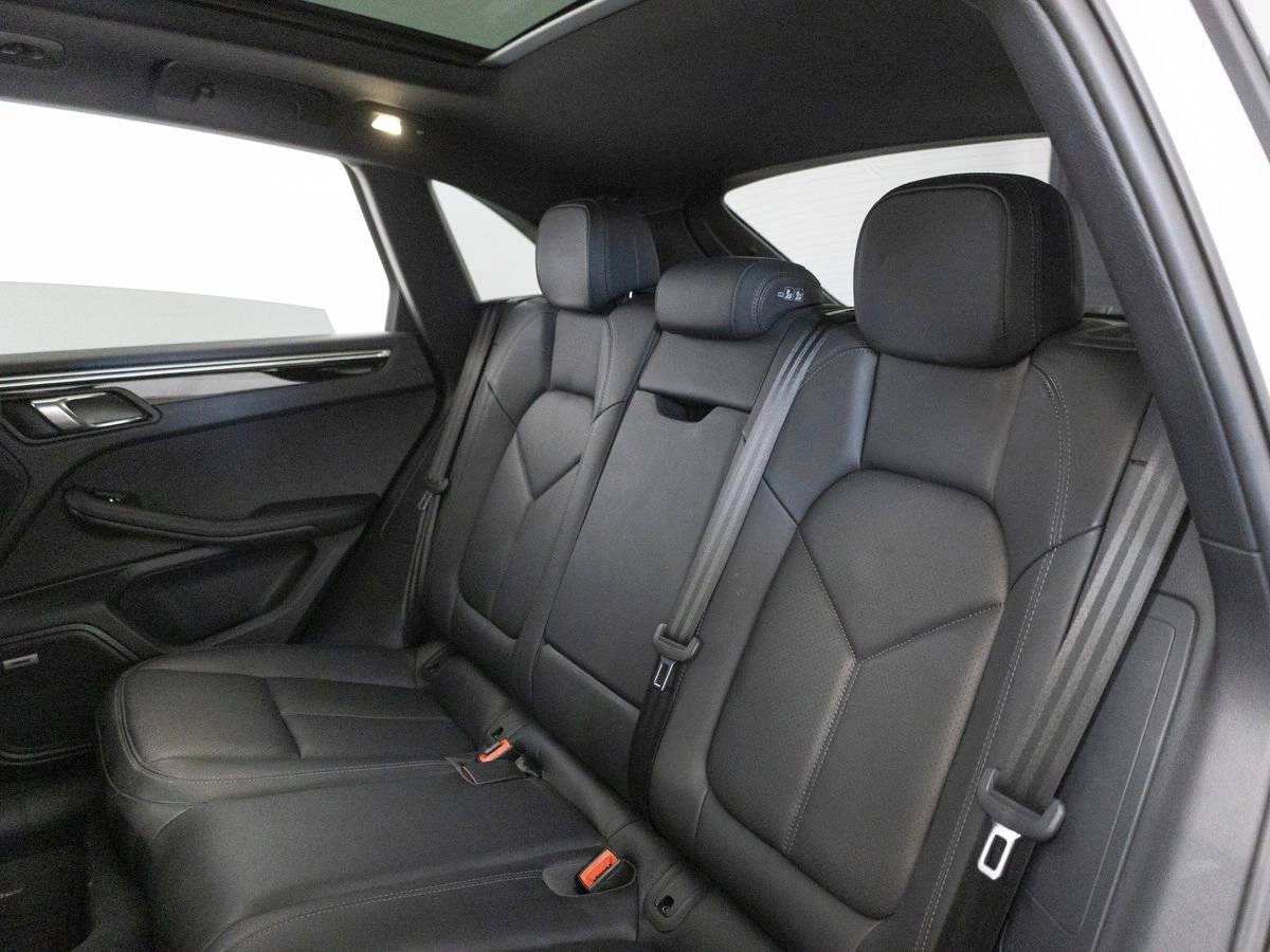 2023 Porsche Macan Base