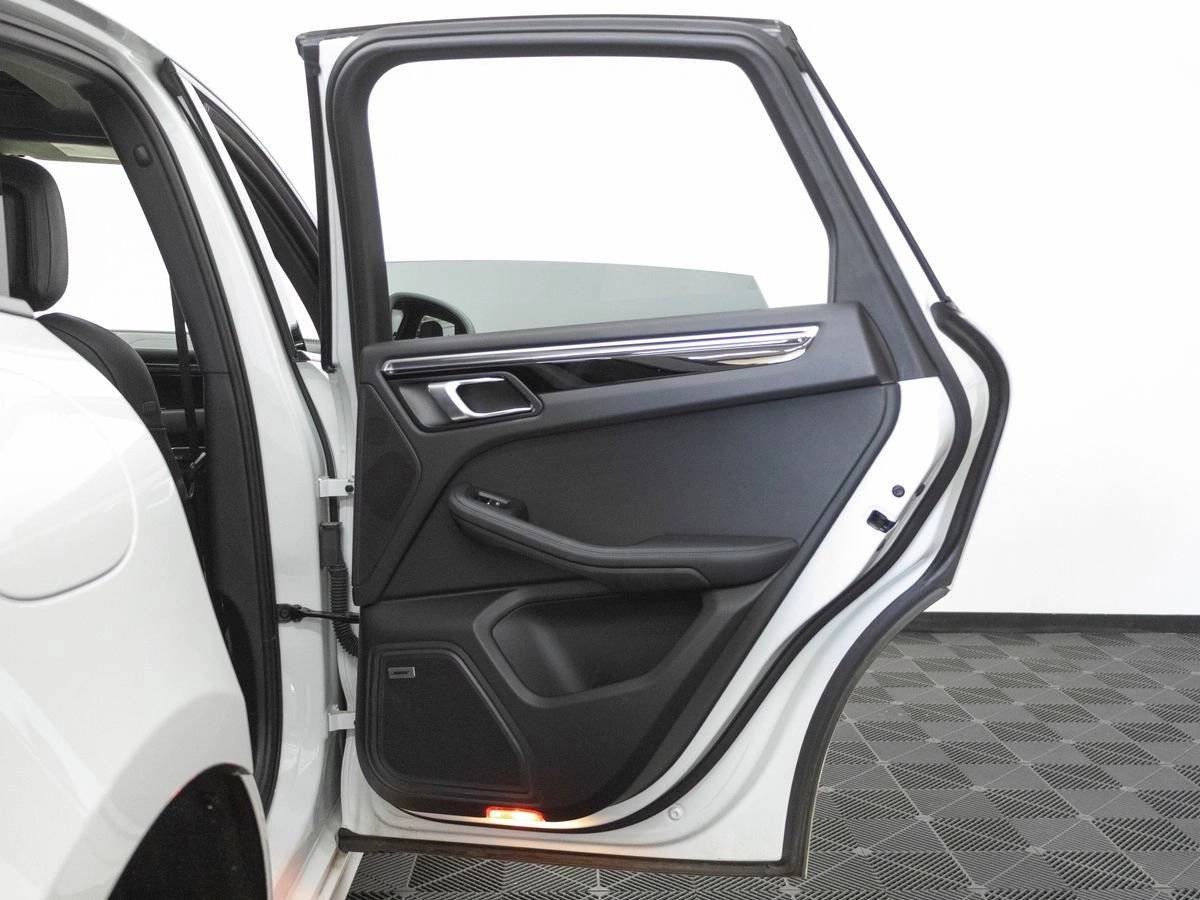 2023 Porsche Macan Base